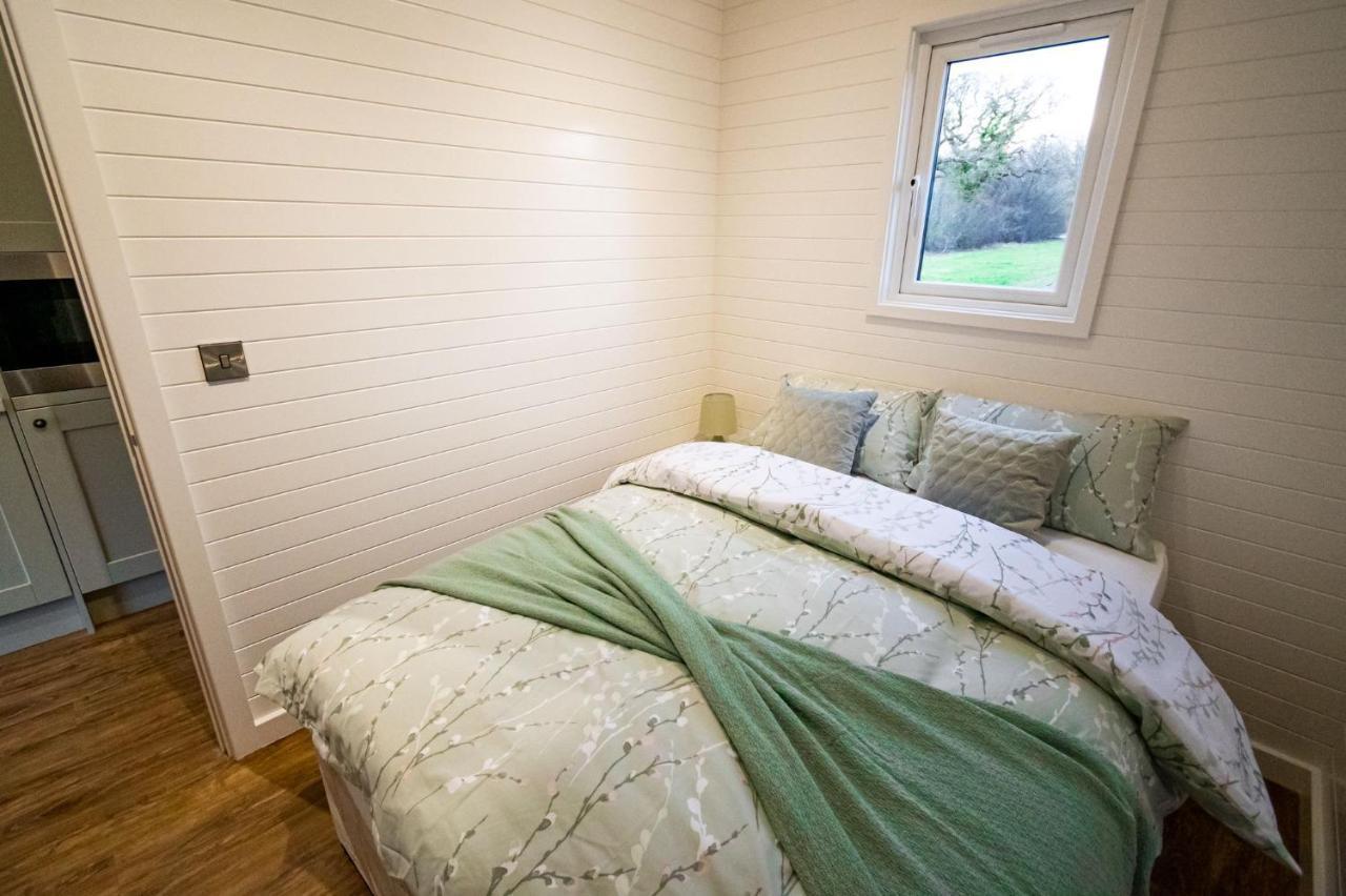 1-Bed Pod Cabin In Beautiful Surroundings Рексем Экстерьер фото
